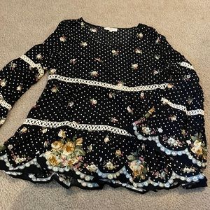 Entro Bell Sleeve Blouse